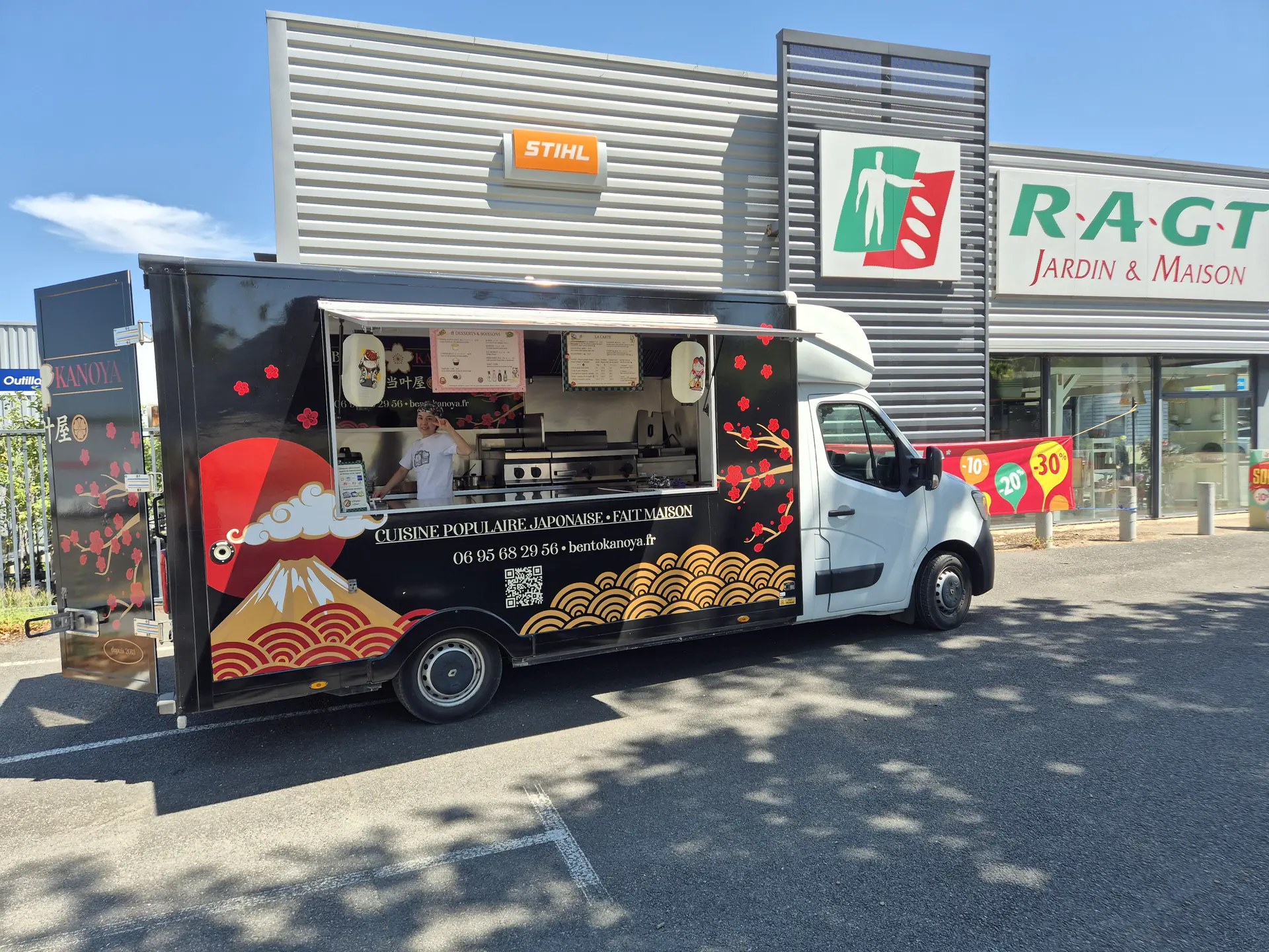 Foodtruck Bento Kanoya devant RAGT