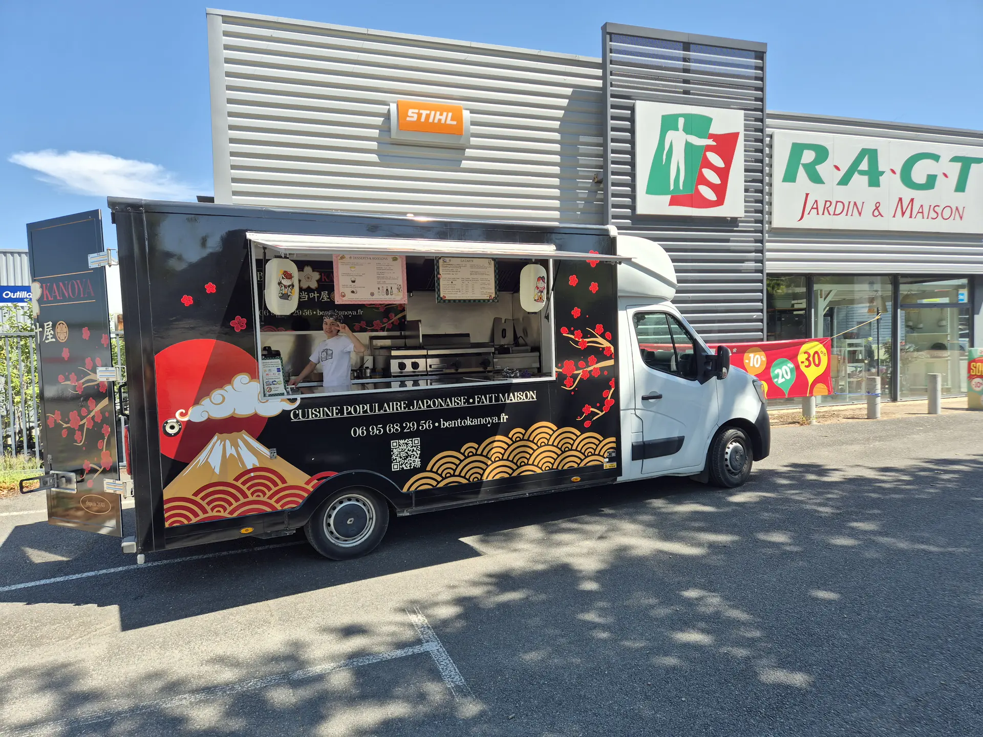 Foodtruck Bento Kanoya devant RAGT